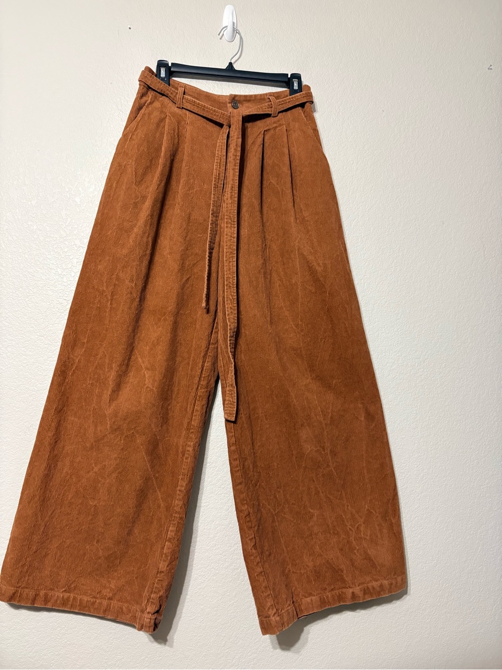 Woman’s‎ Super Wide-Leg Pleated Corduroy Pants with Self Belt in Rust Pockets M